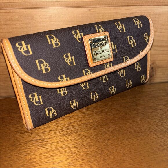 Dooney & Bourke Women's Wallet Vintage Signature Design 7”X4” - Picture 7 of 10